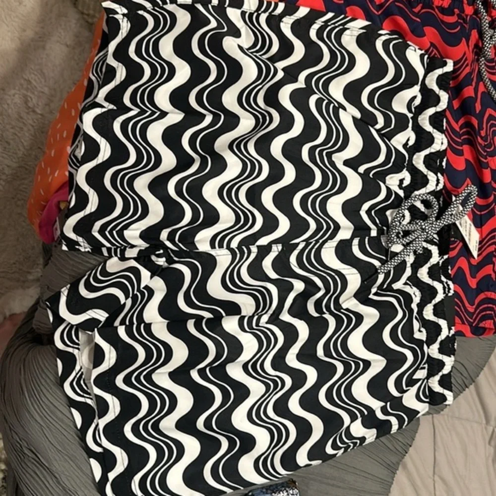 SOLD INC International Concepts Men's Wave-Print Swim Shorts Black L NWT - Picture 4 of 11